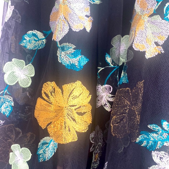 Current season NWT Marchesa Black Tulle Embroidered Floral Tea Length Gown. - Picture 6 of 13